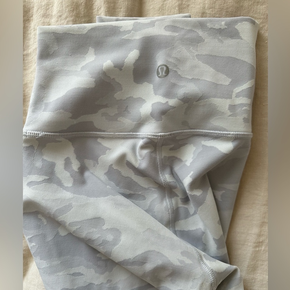 Lululemon wunder under - white camo